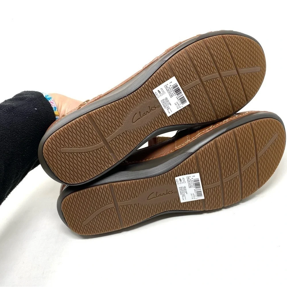 Clarks Appley Way Dark Tan T-Strap 26165529 Leather Sandals WIDE